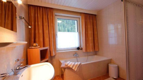 Haus Alpenglueck Apartment Kaunertal Luaran gambar
